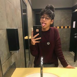 Meet your Posher, Myca